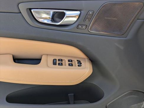 Used 2023 Volvo XC60 B5 Ultimate image 10