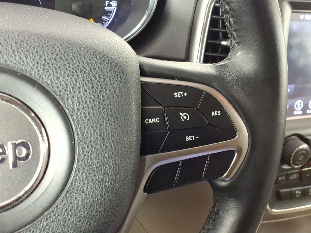 Used 2018 Jeep Grand Cherokee Limited AWD/4WD image 23