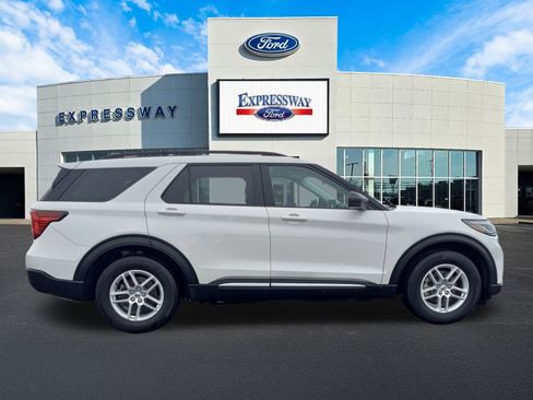 Used 2025 Ford Explorer Active image 5