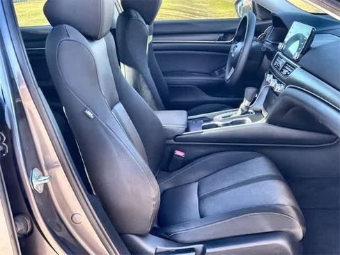 Used 2018 Honda Accord EX image 12