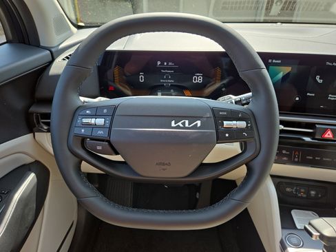 New 2026 Kia Sportage EX w/ EX Panorama Roof Package FWD image 9