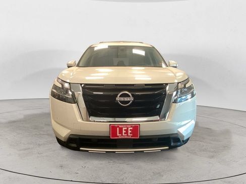 Used 2024 Nissan Pathfinder SL AWD/4WD image 9