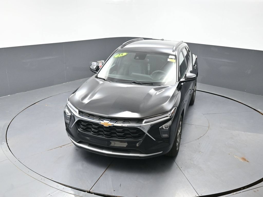 Used 2025 Chevrolet Trax LT FWD image 45