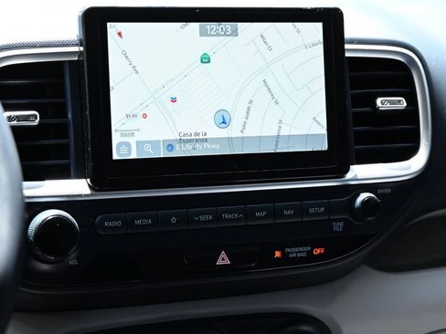 Used 2022 Hyundai Venue Limited FWD image 21