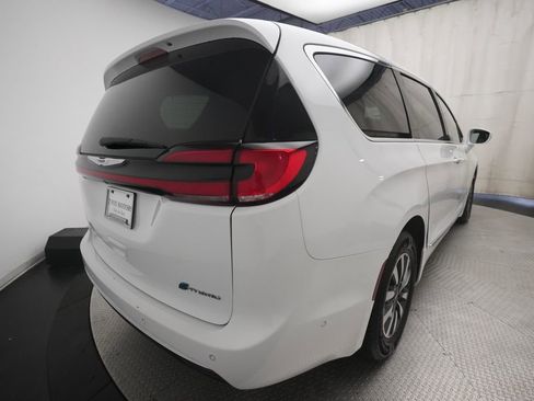 Used 2022 Chrysler Pacifica Limited FWD image 13