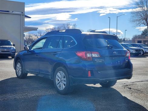 Used 2017 Subaru Outback 2.5i Premium image 3