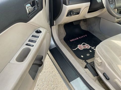 Used 2009 Ford Fusion SE FWD image 18