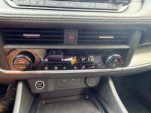 Used 2023 Nissan Rogue SV image 10