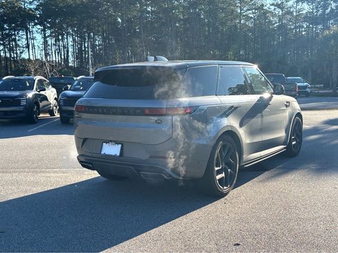 Used 2023 Land Rover Range Rover Sport SE Dynamic image 37