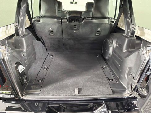 Used 2022 Jeep Wrangler Unlimited Sahara AWD/4WD image 14