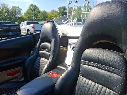 Used 2002 Chevrolet Corvette Convertible w/ Preferred Equipment Group2 image 18