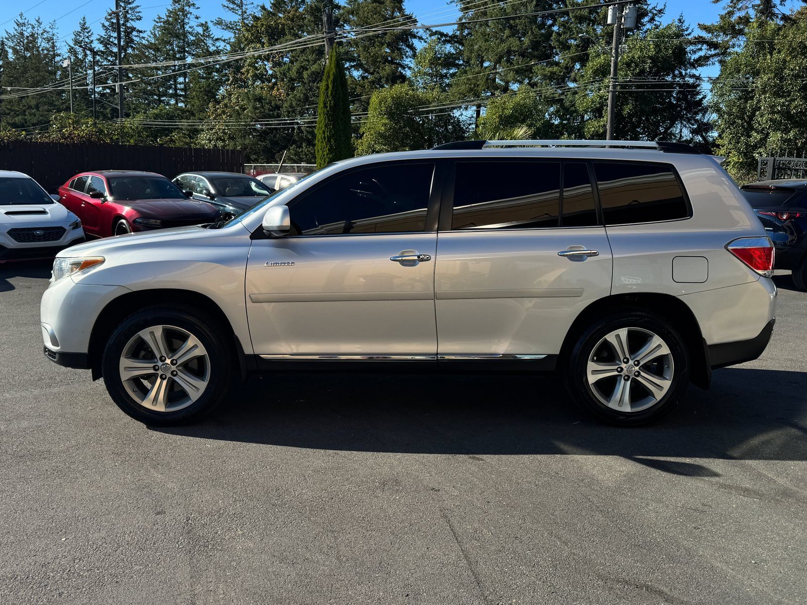 Used 2012 Toyota Highlander Limited w/ Tow Pkg AWD/4WD image 4