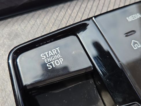 Certified 2025 BMW X3 xDrive30i w/ Convenience Package image 41