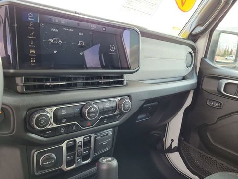 Used 2024 Jeep Wrangler Sport S image 27