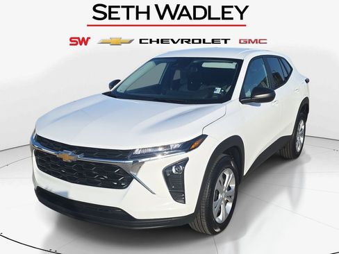 Used 2026 Chevrolet Trax LS w/ Driver Confidence Package FWD image 3