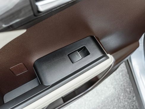 Used 2020 Toyota Highlander Platinum image 36