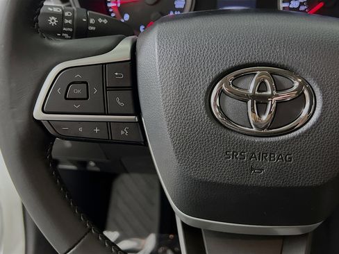 Used 2022 Toyota Highlander LE image 19