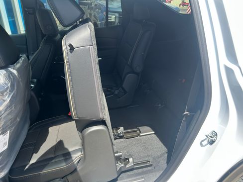 New 2026 Chevrolet Traverse High Country w/ LPO, Floor Liner Package AWD/4WD image 38