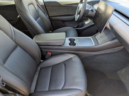 Used 2022 Tesla Model Y Long Range image 22