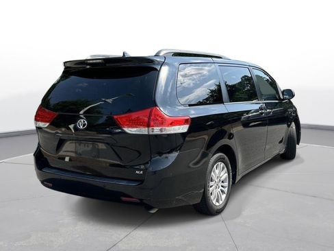Used 2013 Toyota Sienna XLE w/ Premium Pkg FWD image 6