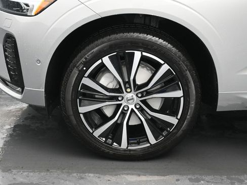 New 2025 Volvo XC60 B5 Plus w/ Protection Package Premier image 31