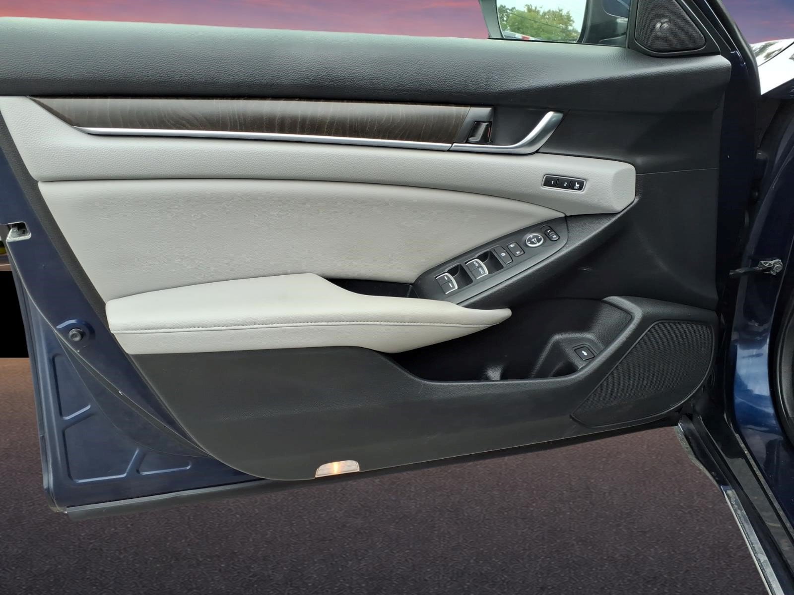 Used 2018 Honda Accord Touring image 23