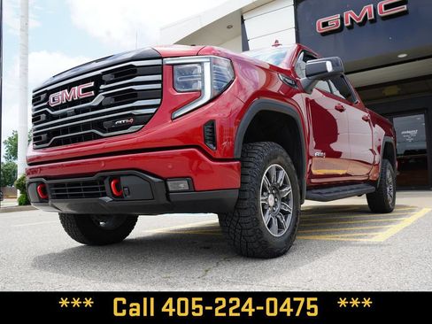 Used 2025 GMC Sierra 1500 AT4 w/ AT4 Premium Package AWD/4WD image 4