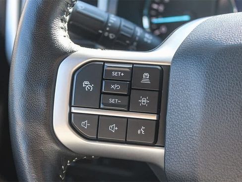 Used 2024 Ford Expedition XLT image 32