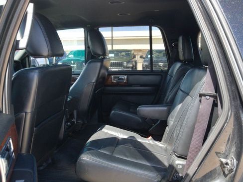 Used 2015 Lincoln Navigator 4WD image 29