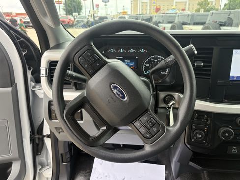 Used 2025 Ford F350 XLT w/ Snow Plow/Camper Package AWD/4WD image 15