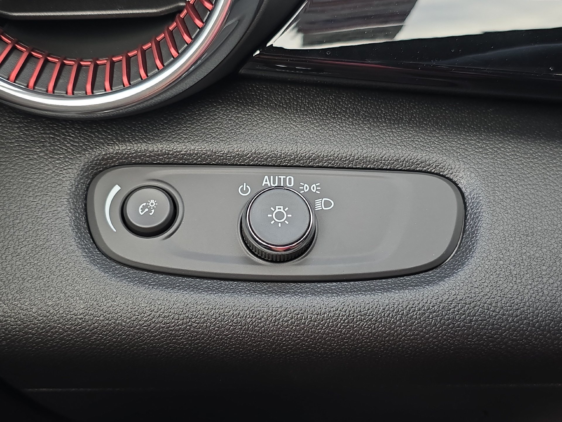 New 2026 Chevrolet Trax RS w/ Sunroof Package FWD image 21