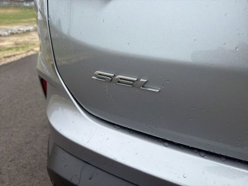 Used 2023 Ford Edge SEL AWD/4WD image 9