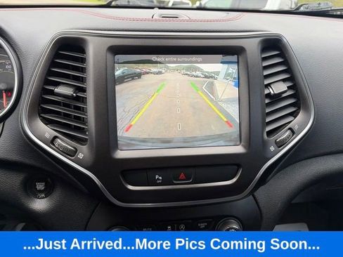 Used 2020 Jeep Cherokee Trailhawk w/ Cold Weather Group AWD/4WD image 15