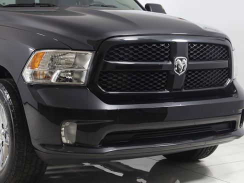Used 2018 RAM 1500 Express AWD/4WD image 30