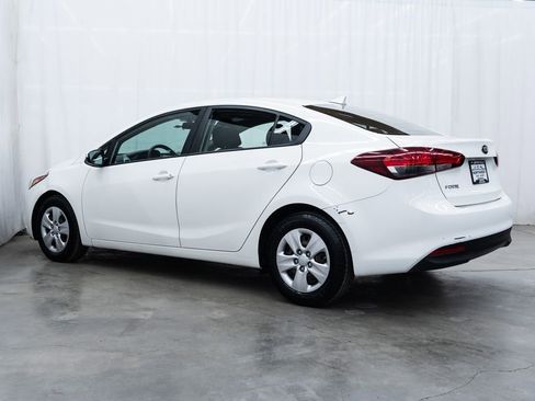 Used 2017 Kia Forte LX FWD image 4