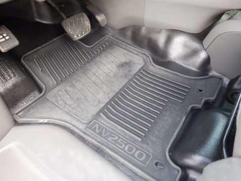 Used 2021 Nissan NV 2500 SV image 17