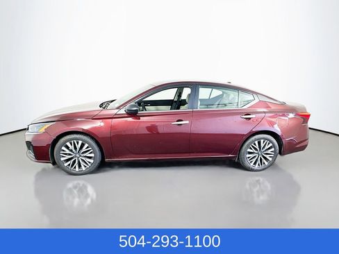 Used 2024 Nissan Altima 2.5 SV FWD image 10