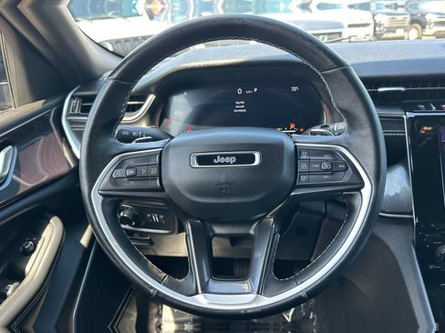 Used 2022 Jeep Grand Cherokee Altitude AWD/4WD image 12