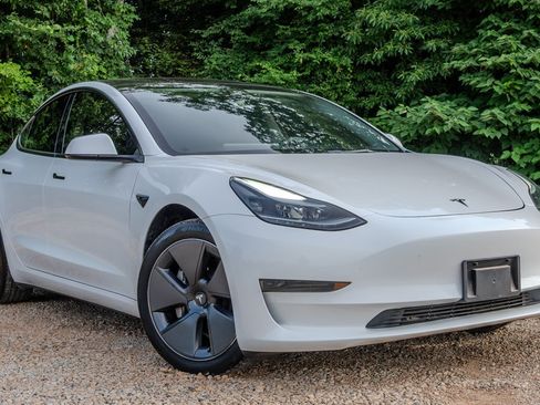Used 2023 Tesla Model 3 Standard Range RWD image 7