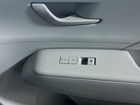 Used 2025 Hyundai Kona SE FWD image 29