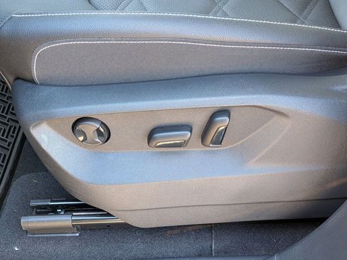 Used 2025 Volkswagen Atlas SE image 15