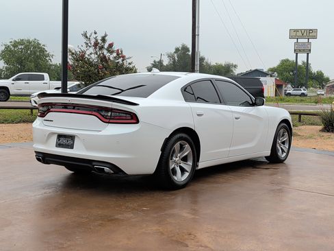Used 2018 Dodge Charger SXT Plus RWD image 2