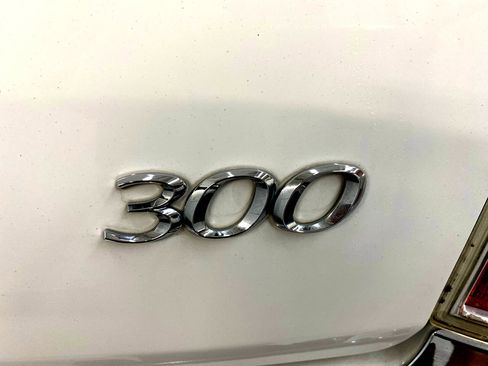 Used 2011 Chrysler 300 Limited w/ Luxury Group image 7