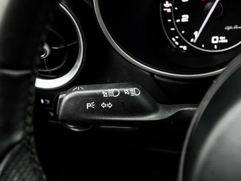 Used 2023 Alfa Romeo Stelvio Ti image 35