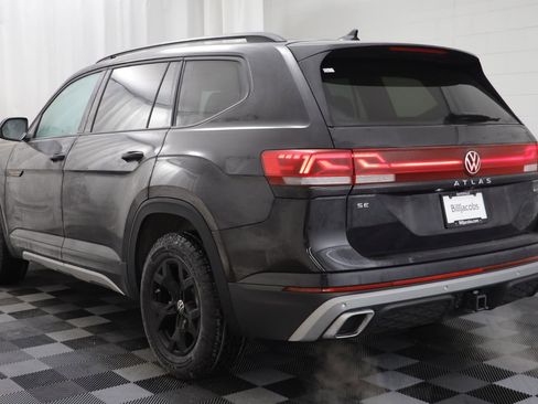 Used 2025 Volkswagen Atlas Peak Edition SE image 14
