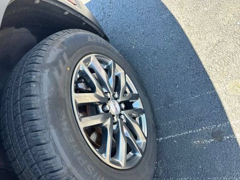 Used 2017 GMC Acadia SLT AWD/4WD image 4