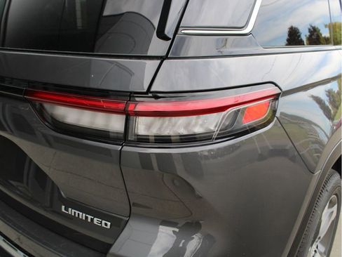 New 2025 Jeep Grand Cherokee Limited w/ Luxury Tech Group II image 36
