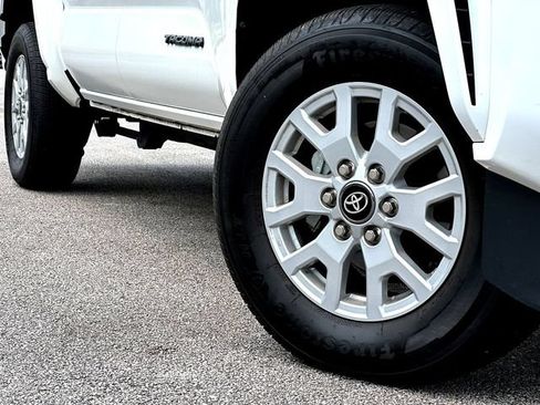 Certified 2026 Toyota Tacoma SR5 AWD/4WD image 2