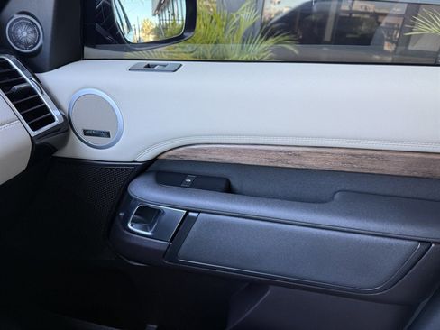 Used 2018 Land Rover Discovery HSE image 35