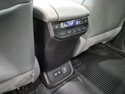 Used 2021 Toyota Highlander Platinum AWD/4WD image 29